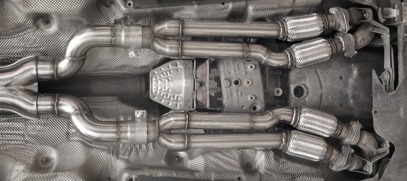 Automobile exhaust system parts Peças do sistema de escape de automóveis